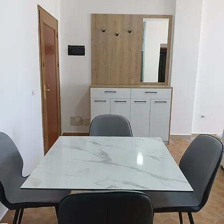 Superior 2 Minutes Far From The 公寓 Durrës