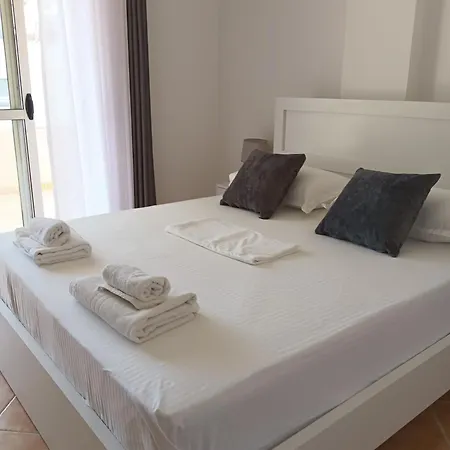 Superior 2 Minutes Far From The Apartman *